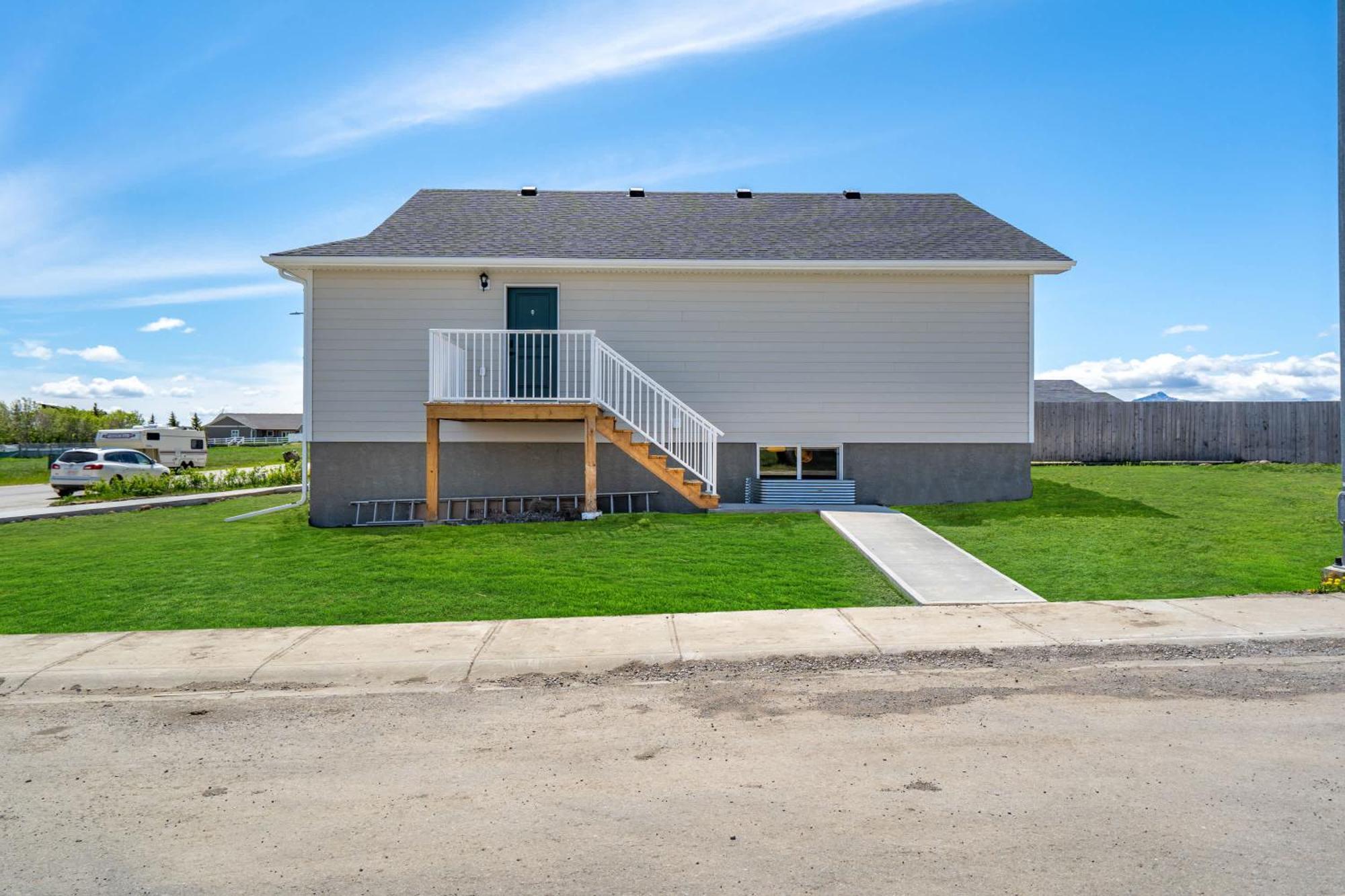 Villa Livingston Way I Sleep 6 I Netflix I Kitchen I Tv Pincher Creek Exterior foto